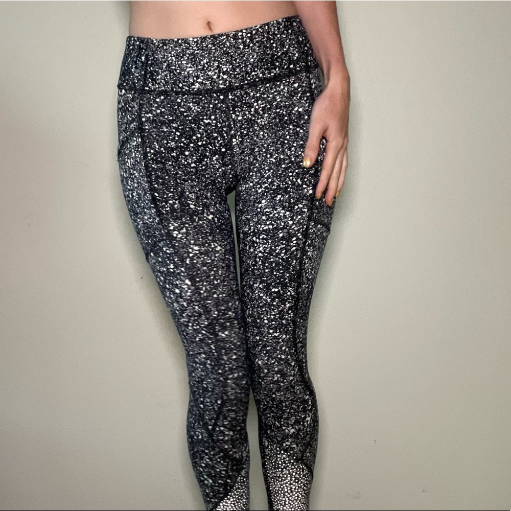 SOLD IN LIVE SHOW Lululemon Tight Stuff Tight II Splatter Scallop Hem - Picture 5 of 12